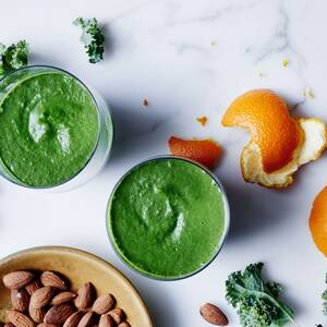 Almond, Kale, and Banana Smoothie