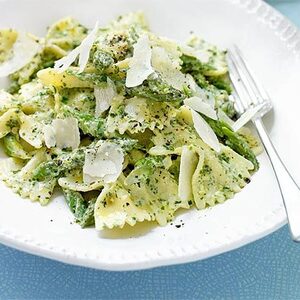 Asparagus pasta with mint pesto