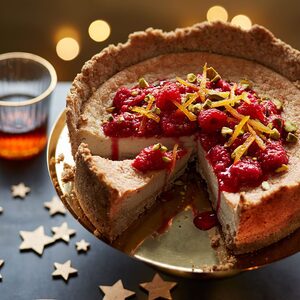 Baked vegan cheesecake with raspberries & clementine