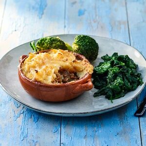 Balsamic lentil pies with vegetable mash