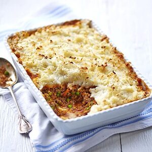 Beef & lentil cottage pie with cauliflower & potato topping