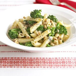 Broccoli, walnut and blue cheese pasta