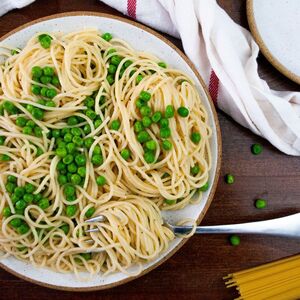 Buttery Garlic Noodles with Peas