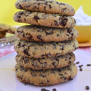 CRISPY GOOEY CHOC CHIP COOKIES