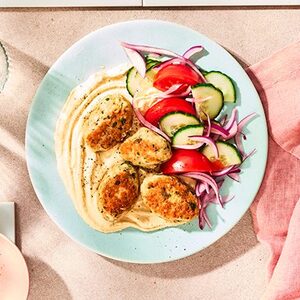 Chicken koftas with hummus & salad