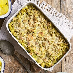 Chicken & leek pasta bake with a crunchy top