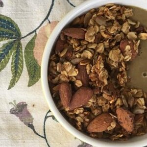 Chocolate Pear Smoothie Bowl