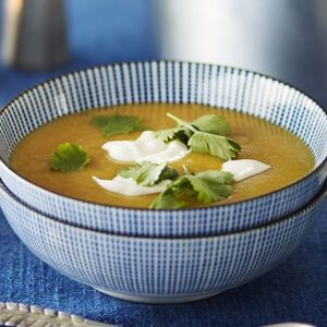 Curried lentil, parsnip & apple soup