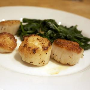 Dinner Tonight: Seared Scallops With Spinach And Arugula