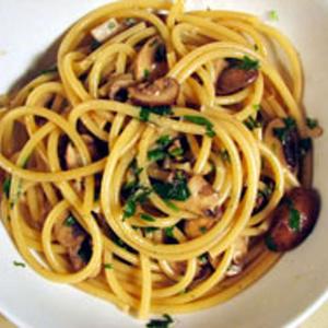 Dinner Tonight: Bucatini Con Funghi