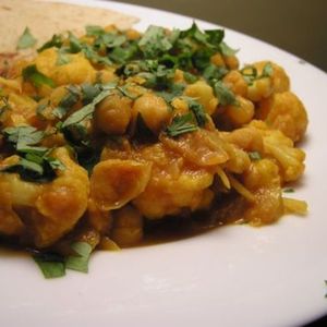 Dinner Tonight: Curried Cauliflower with Chickpeas and Tomatoes Recipe