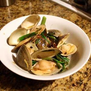 Dinner Tonight: Taiwanese-Style Clams