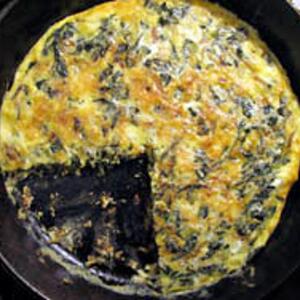 Dinner Tonight: Kale, Onion And Cheddar Frittata