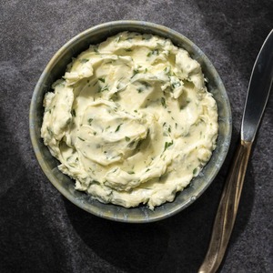 Easy Homemade Garlic Butter