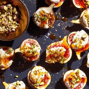 Figs with goat's cheese, pistachios & honey