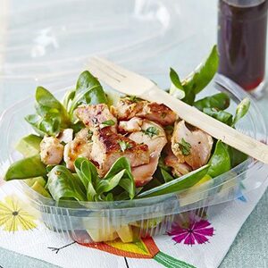 Flaked salmon salad with honey dressing