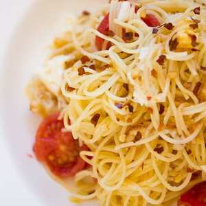 Fried Egg, Tomato and Chilli Spaghetti