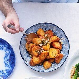 Garlic roast potatoes