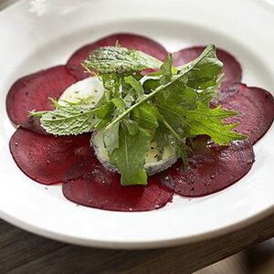 Goat's cheese & beetroot salad