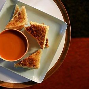 Grilled Cheese Sandwiches With Tomato 'Soup' Dip