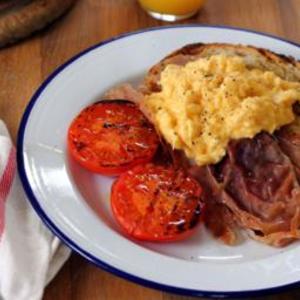 Ham and eggs with grilled tomato