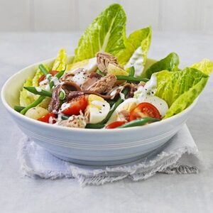 Healthy salad Niçoise