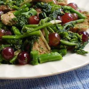 Healthy & Delicious: Broccoli Rabe, Turkey Sausage, and Grapes Recipe