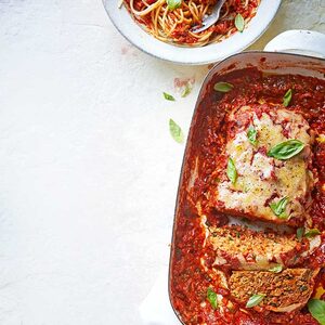 Healthy meatloaf with spaghetti sauce