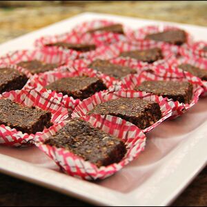 Healthy RAW (No-Bake) Brownie Bites