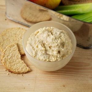 Healthy homemade houmous