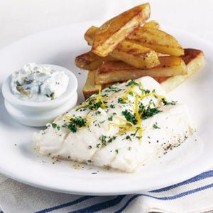 Healthy fish & chips with tartare sauce