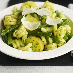 Herby pesto, bean & potato pasta