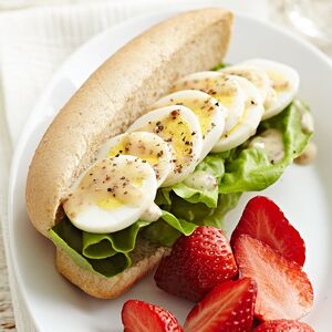 Honey-Mustard-Egg Salad Buns