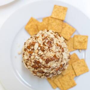 Horseradish-Cheddar Cheese Ball