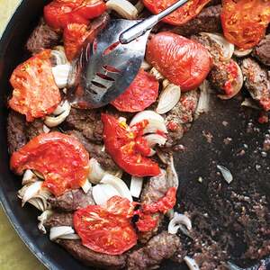 Kefta bil Sayniyeh (Spiced Lamb Patties with Tomato and Onion)