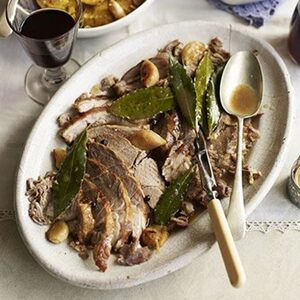 Lamb shoulder with bay leaves & juniper berries