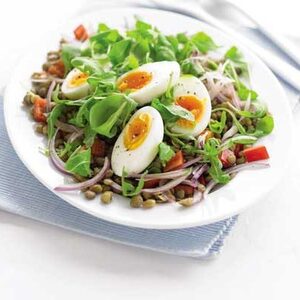 Lentil & red pepper salad with a soft egg