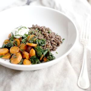 Lentils, carrots and spinach bowl accompanied with light cream