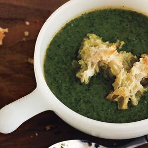 Lettuce Soup with Croutons