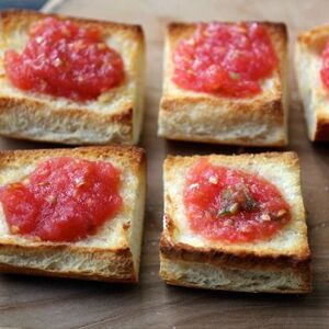 Pan con Tomate (Spanish-style Toast with Tomato) Recipe