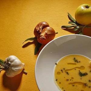 Parsnip & Apple Soup With Crispy Sage & Caramelized Apples