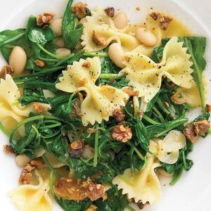 Pasta with Arugula, White Beans, and Walnuts