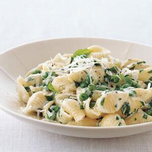 Pasta With Peas, Cream, Parsley, And Mint