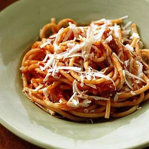 Pasta With Bacon, Onion & Fresh Tomato Sauce