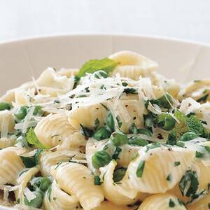 Pasta with Peas, Cream, Parsley, and Mint