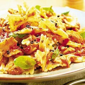 Pasta with tuna & tomato sauce