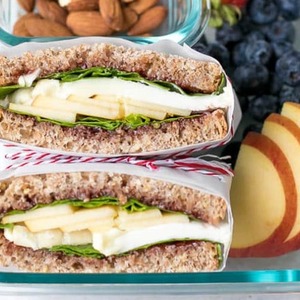 Perfect Packed Lunch: Apple, Spinach and Goat Cheese Sandwich