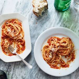 Quick 5-Ingredient Tomato Sauce