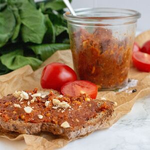 RED CASHEW TOMATO PESTO