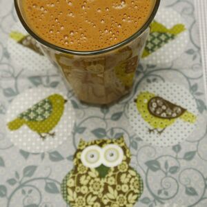 Raw chocolate goji berry banana smoothy! Raw, Vegan & Gluten-free!